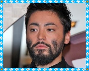 なんで濃いの 山田孝之の頬まである髭の衝撃画像 眉毛は書いてる Mayukiの俳優専門ブログ